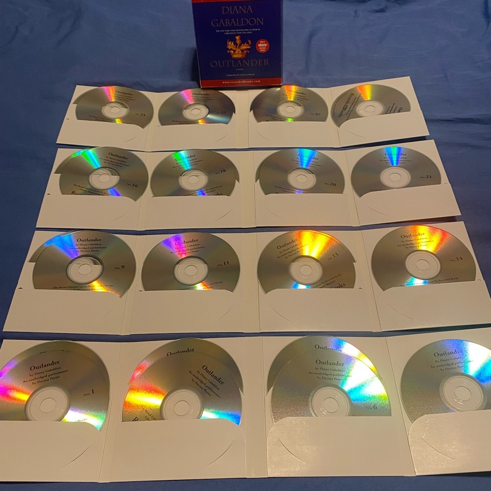Outlander (Book 1) - Complete Audiobook on CD - Picture 2 of 2